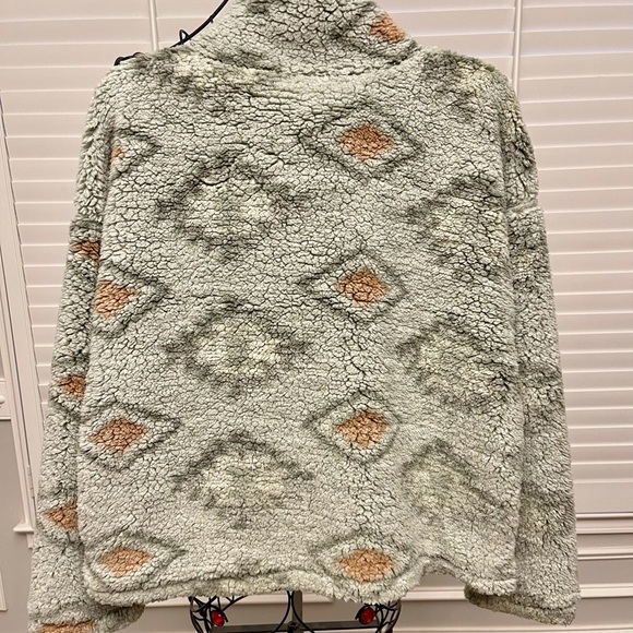 Thread & Supply Wubby Sherpa 1/4 Zip Cozy Pullover Olive Mojave Aztec NWT - Picture 6 of 8